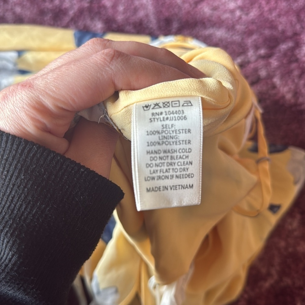 NWT J.O.A. Floral Ruffled Butter Yellow Jumpsuit size L - Picture 4 of 7
